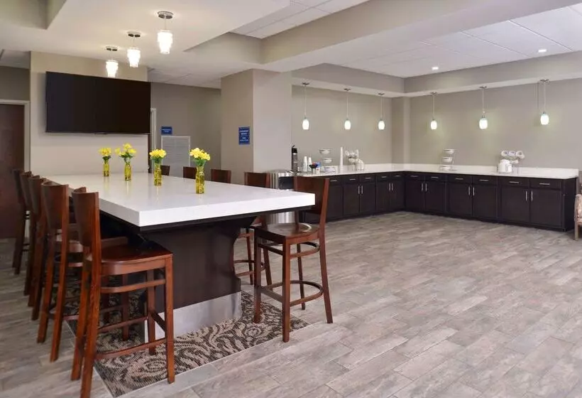 ホテル Americas Best Value Inn & Suites