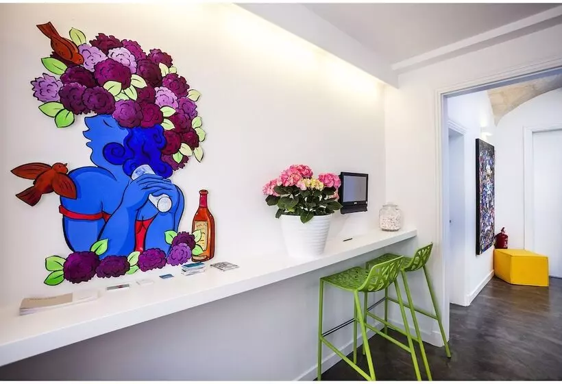 Hotel Cheap & Chic
