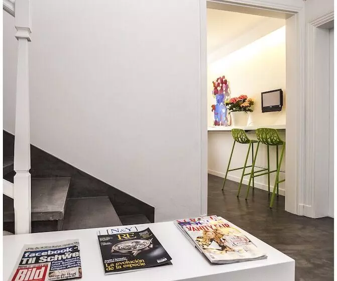Hotel Cheap & Chic