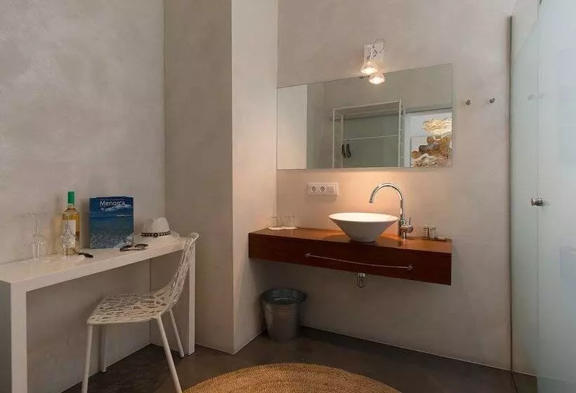 Hotel Cheap & Chic