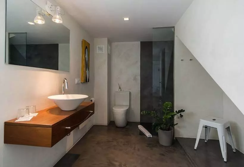 Hotel Cheap & Chic