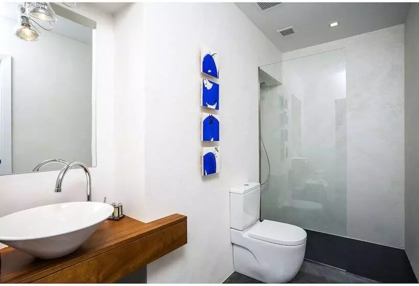 Hotel Cheap & Chic