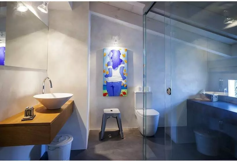 Hotel Cheap & Chic
