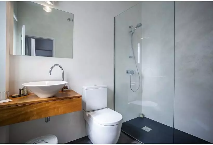 Hotel Cheap & Chic
