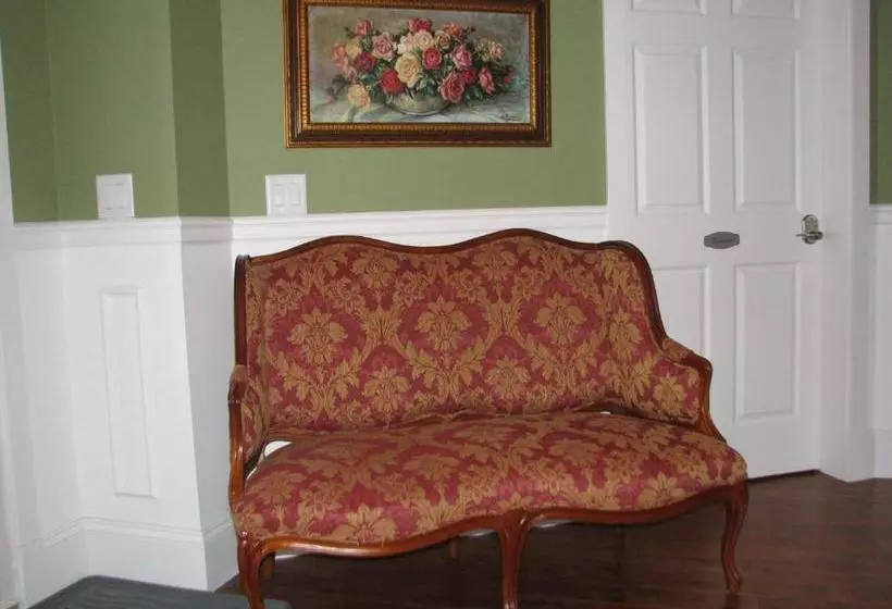 ホテル Chesterfield Inn