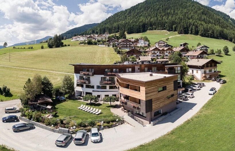 ホテル Dolomitenblick