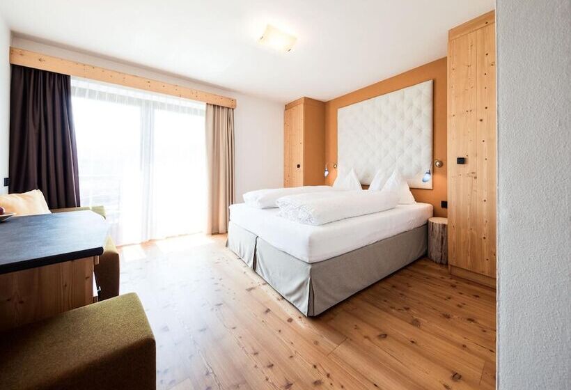 ホテル Dolomitenblick