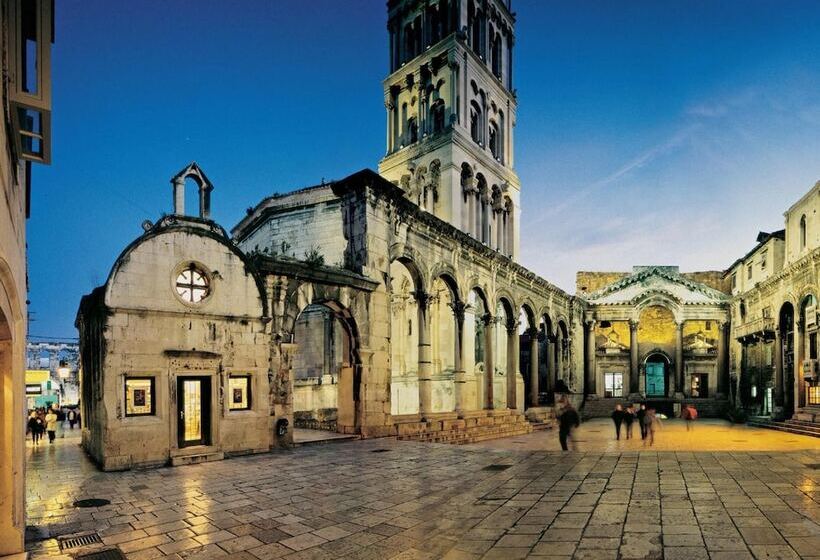 酒店 Leonis Restaurant & Rooms