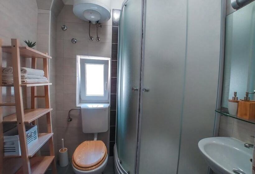 ホテル Leonis Restaurant & Rooms