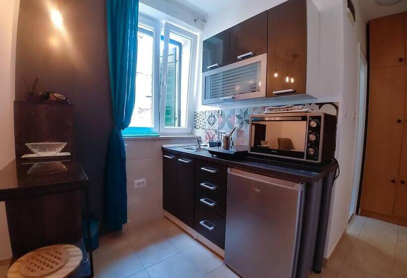 ホテル Leonis Restaurant & Rooms