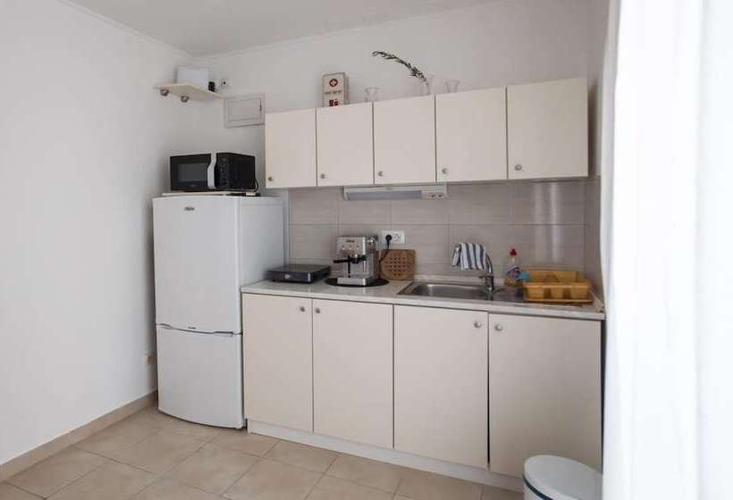 ホテル Leonis Restaurant & Rooms