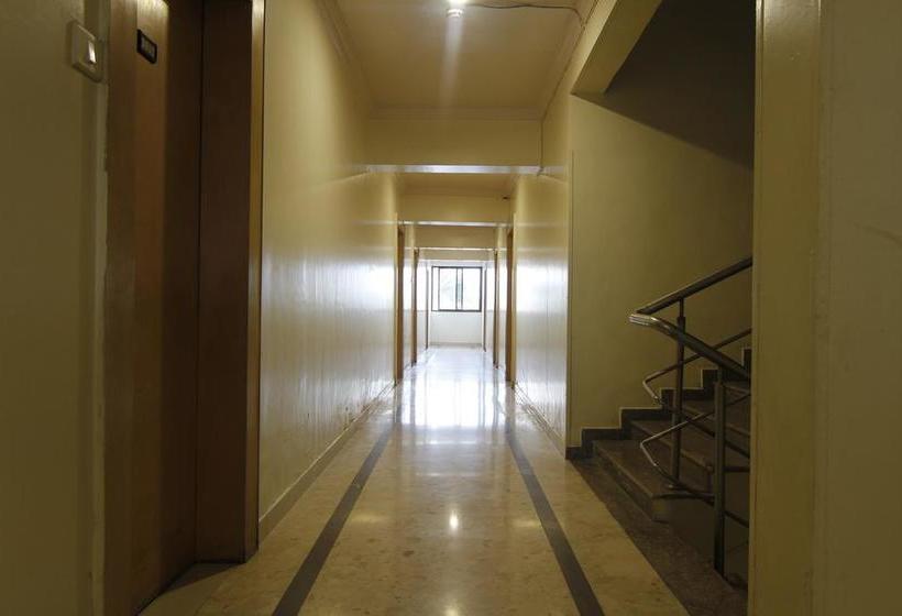 Отель Satish Executive