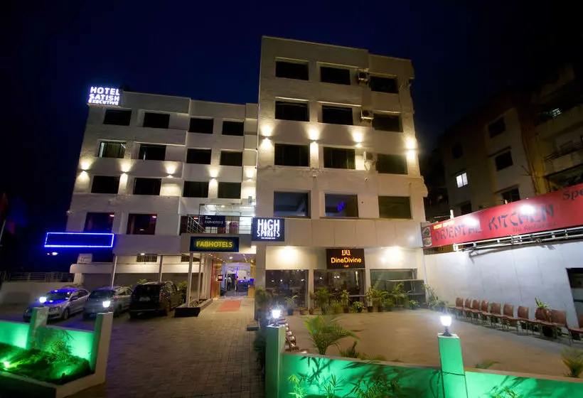 Hotelli Satish Executive