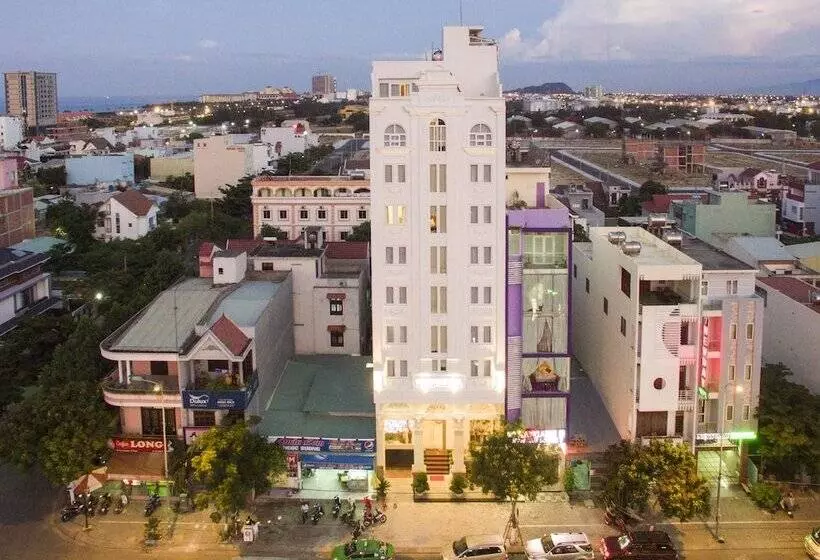 Titan Hotel Da Nang