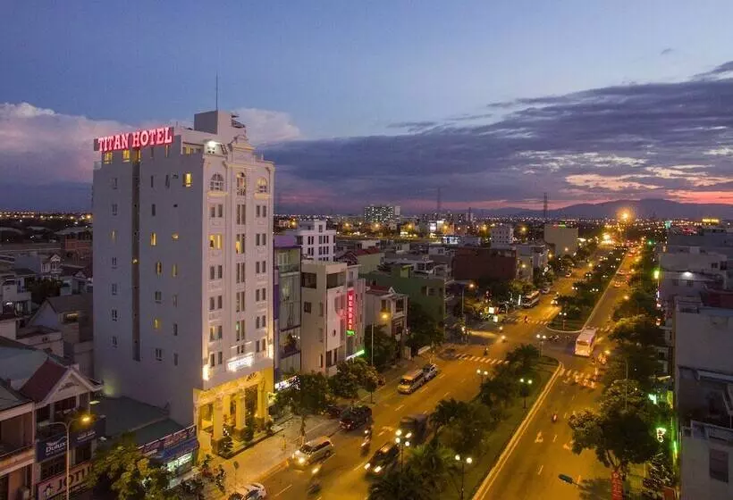 Titan Hotel Da Nang