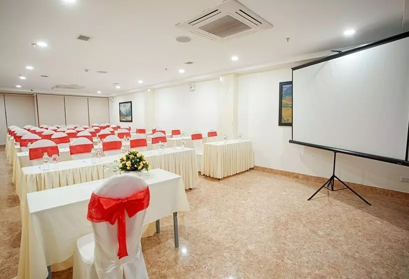 Titan Hotel Da Nang
