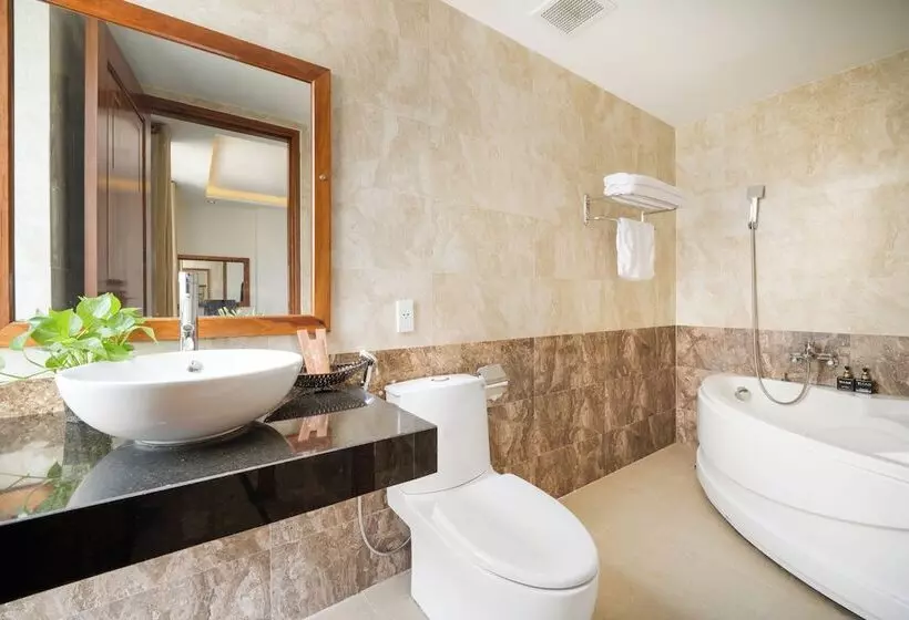 Titan Hotel Da Nang