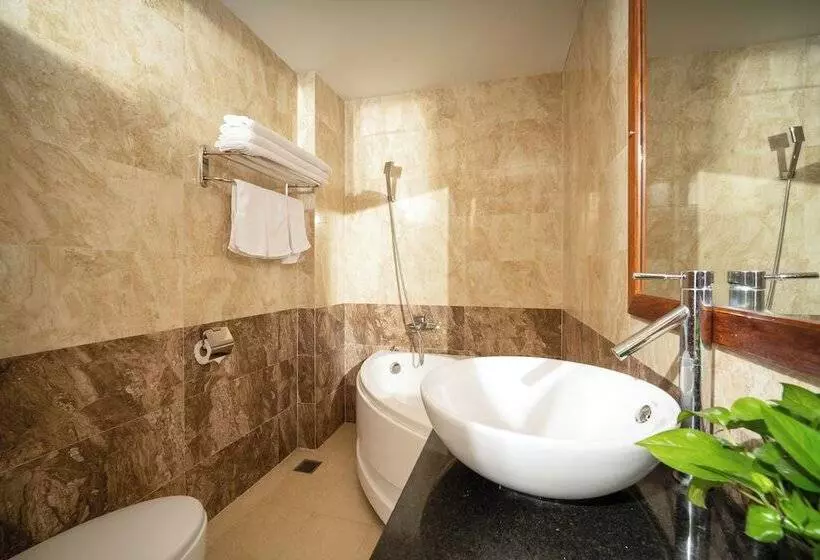 Titan Hotel Da Nang
