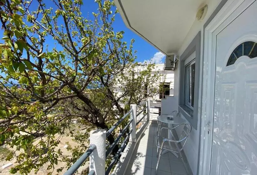 هتل Yard Paradise Rooms Dhermi