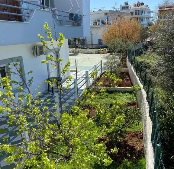 هتل Yard Paradise Rooms Dhermi