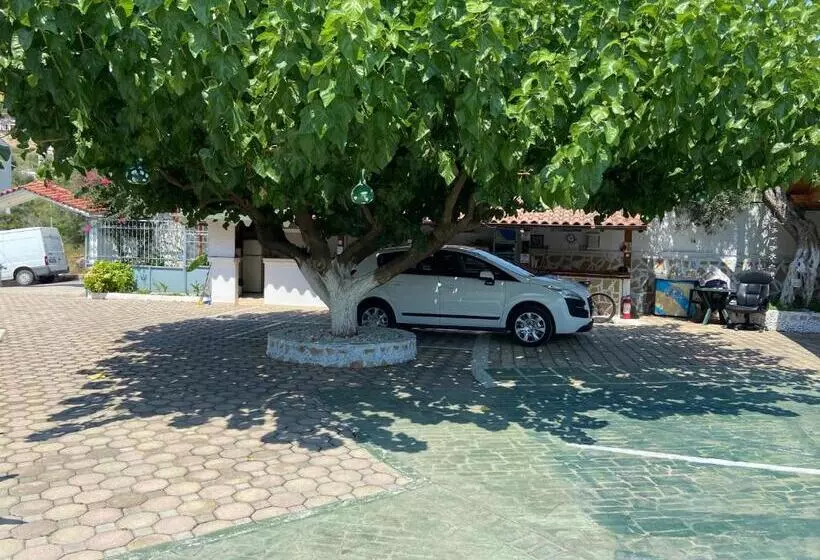 هتل Yard Paradise Rooms Dhermi