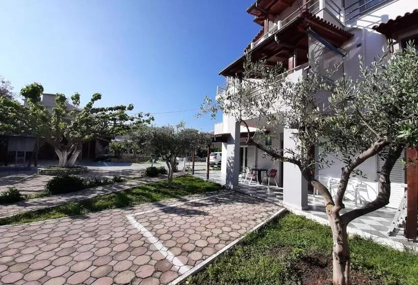 هتل Yard Paradise Rooms Dhermi