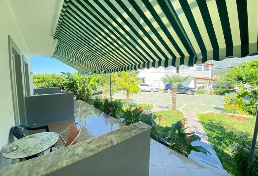 هتل Yard Paradise Rooms Dhermi