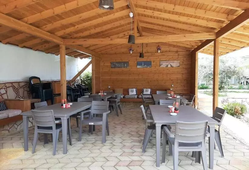 هتل Yard Paradise Rooms Dhermi