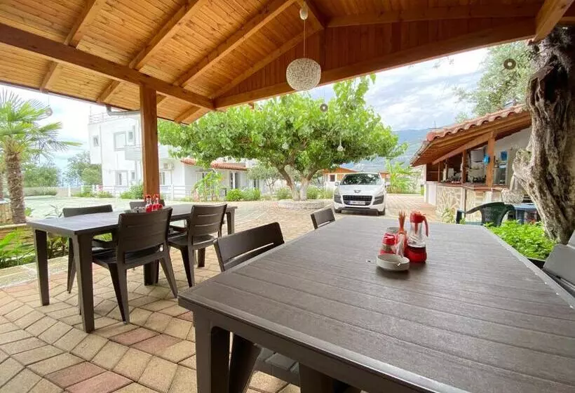هتل Yard Paradise Rooms Dhermi