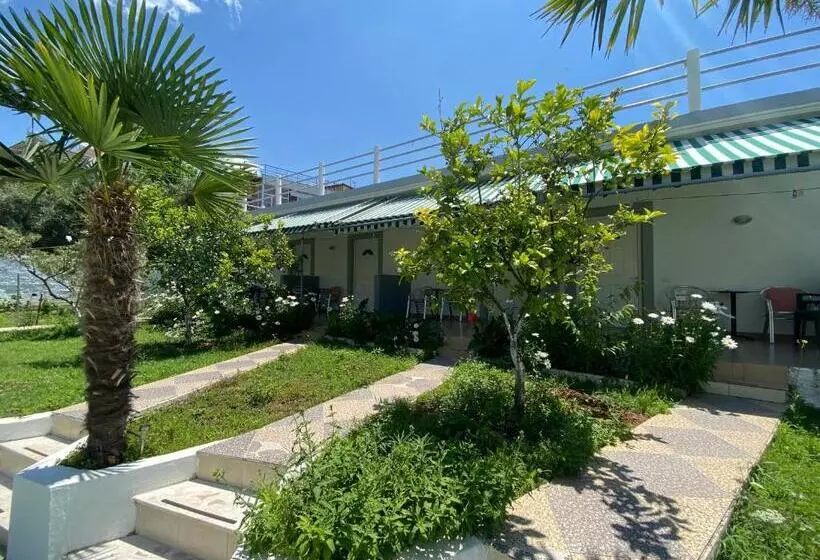 هتل Yard Paradise Rooms Dhermi