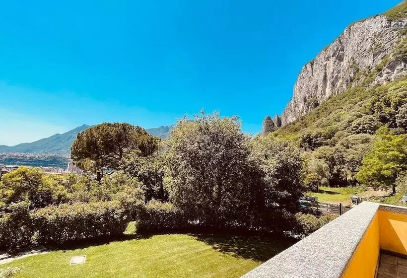 هتل Montebello Lake