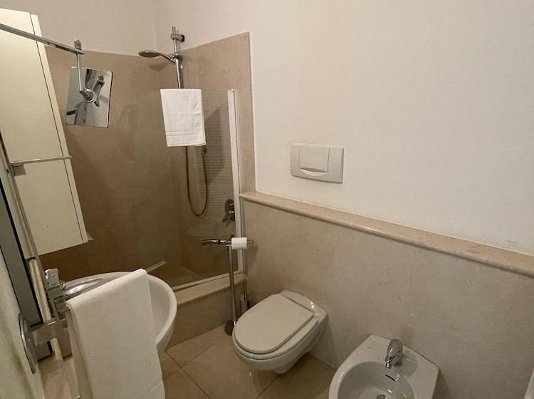 هتل Montebello Lake