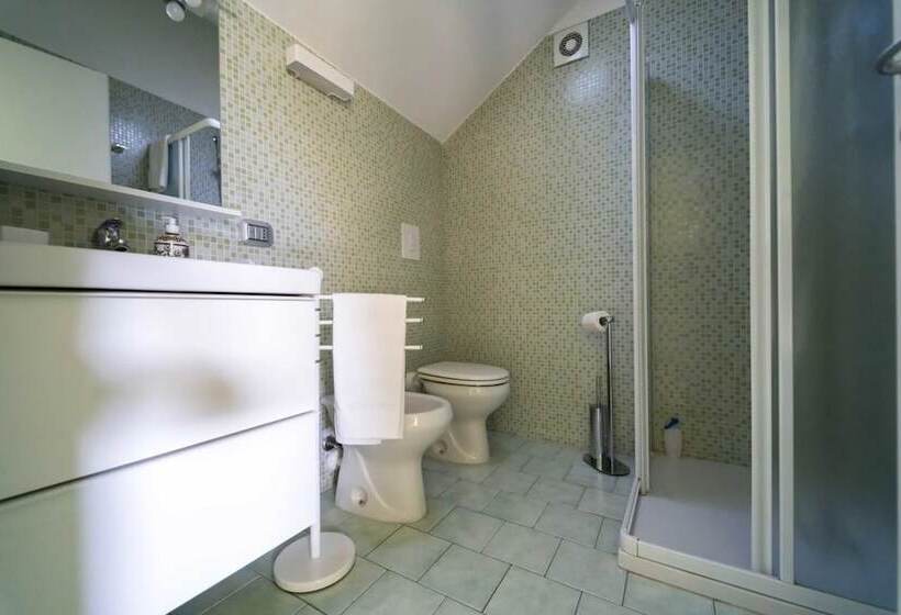 هتل Montebello Lake