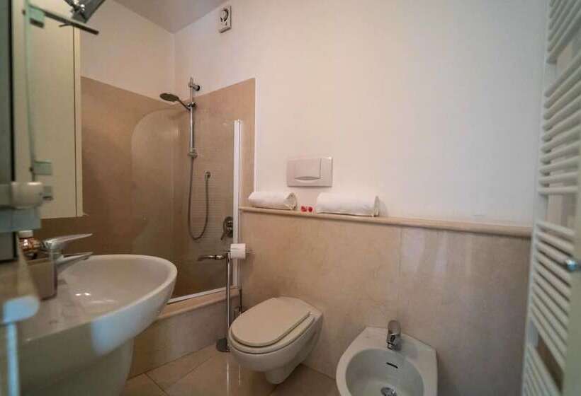 هتل Montebello Lake