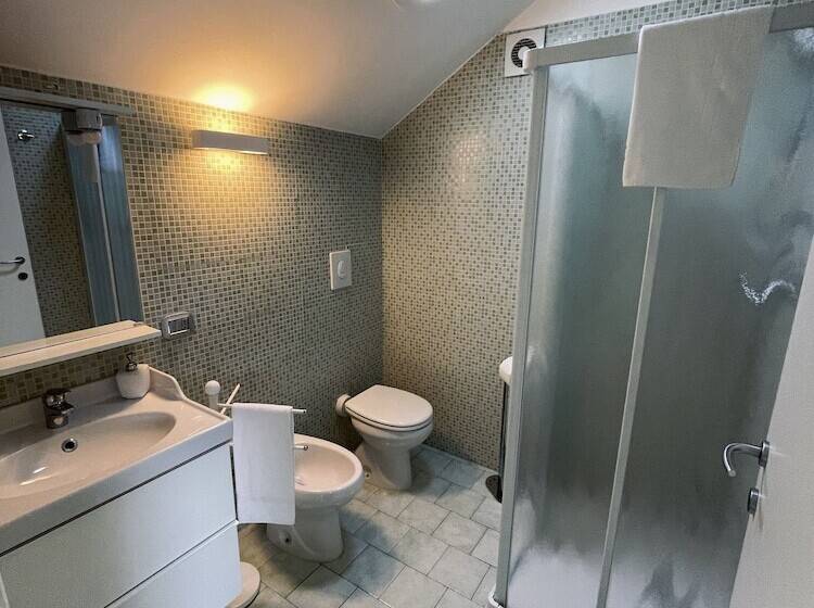 هتل Montebello Lake