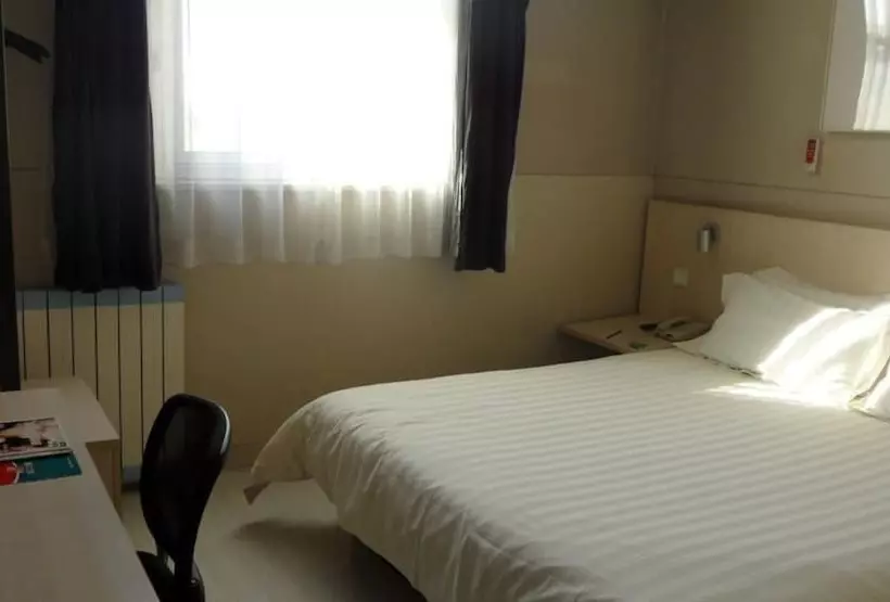 Hotelli Jinjiang Inn Dezhou Train Station