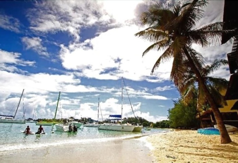 هتل Azure Beach Boutique