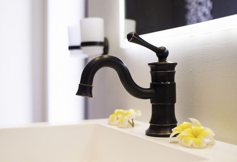 هتل Azure Beach Boutique