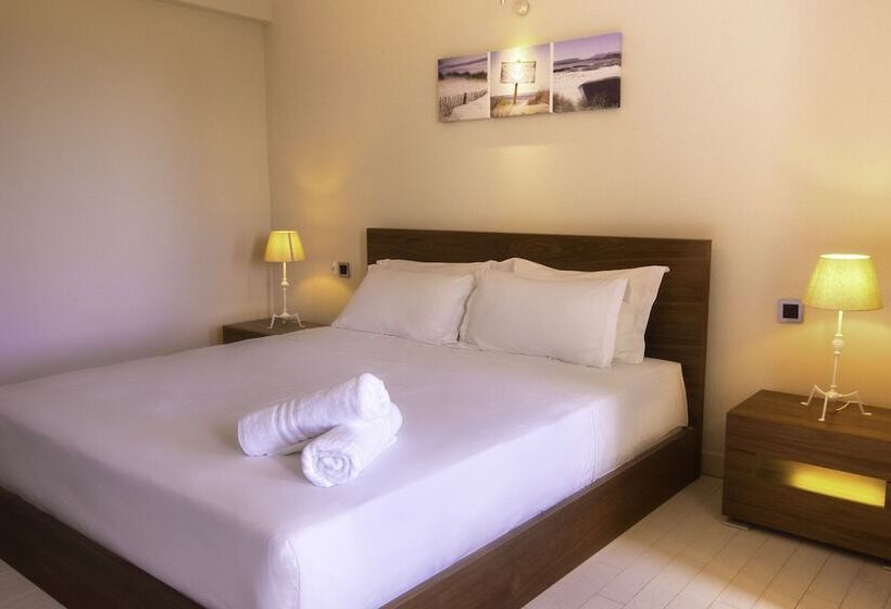 هتل Azure Beach Boutique