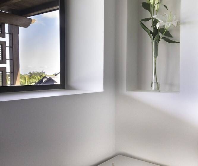 هتل Azure Beach Boutique