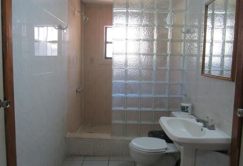 هتل Coconut Tree West End