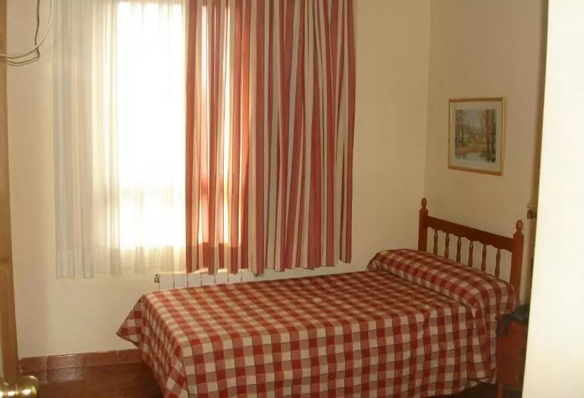 Hotel Hostal Millan