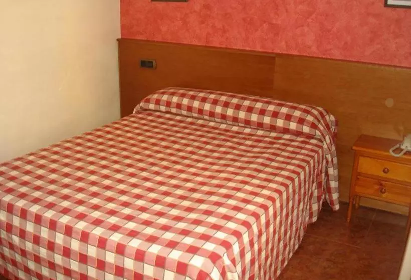 Hotel Hostal Millan