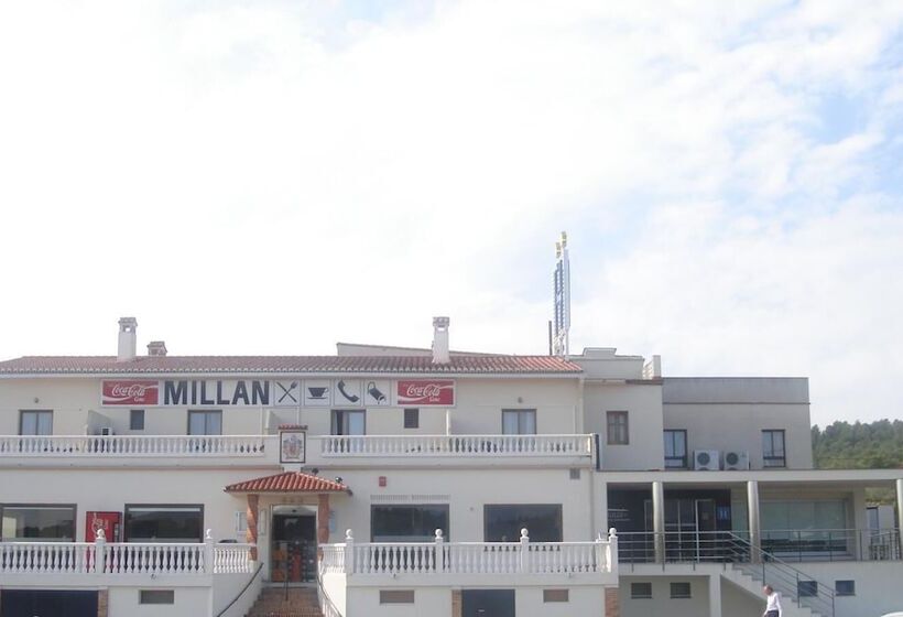 فندق Hostal Millan