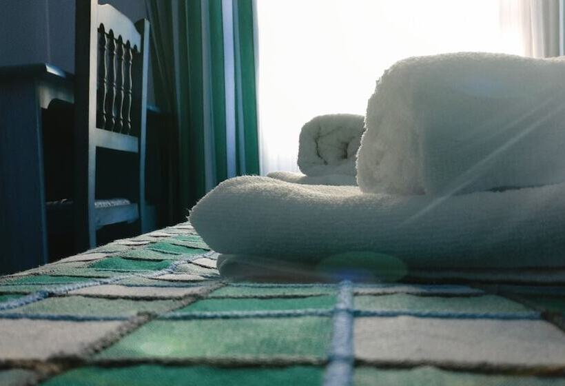 فندق Hostal Millan