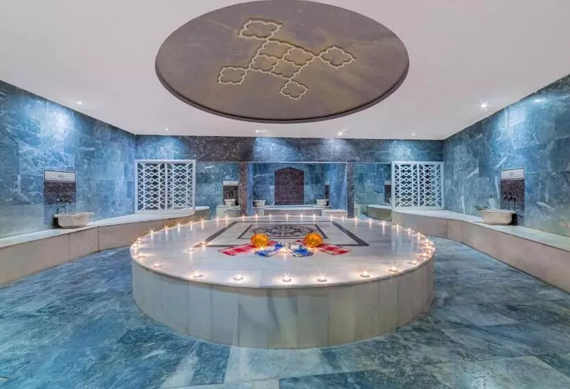 Hotelli Justiniano Theodora Resort