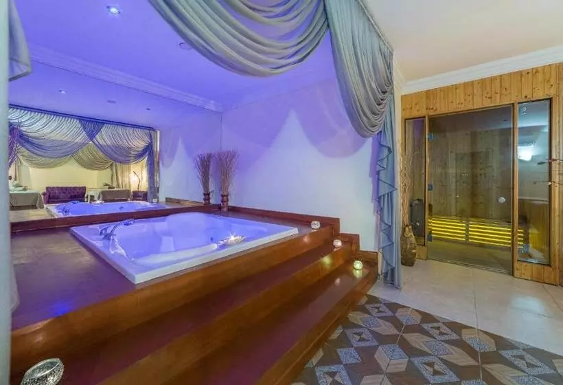 Hotelli Justiniano Theodora Resort