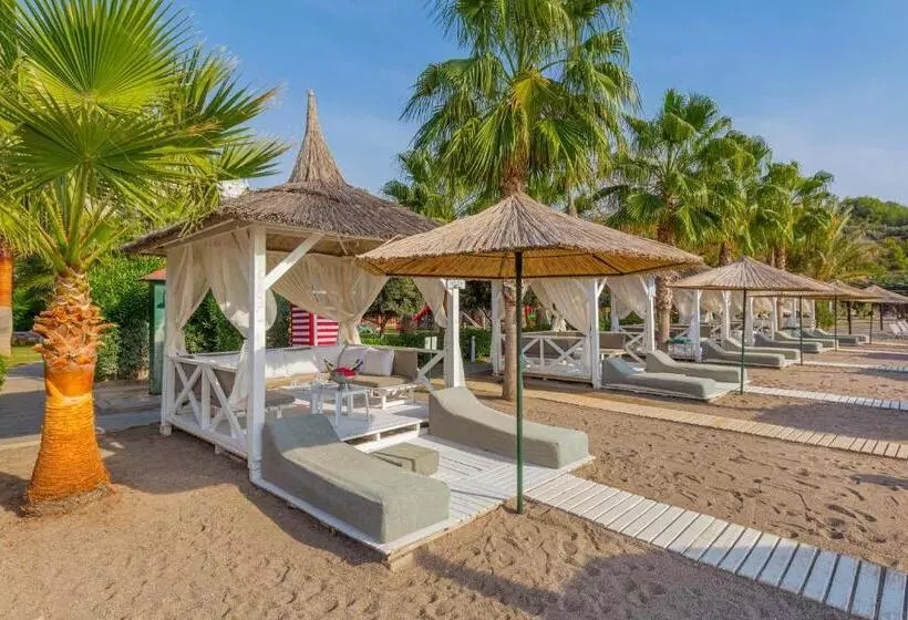 Hotelli Justiniano Theodora Resort