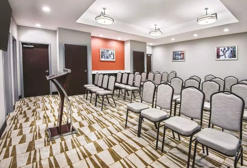 ホテル La Quinta By Wyndham San Antonio By Frost Bank Center