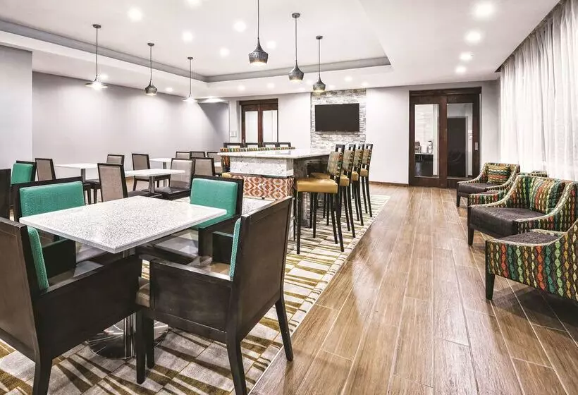 ホテル La Quinta By Wyndham San Antonio By Frost Bank Center